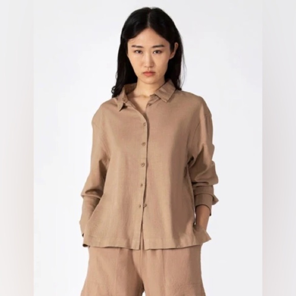 Black Tape Linen Blend Button Down Short, size medium.
